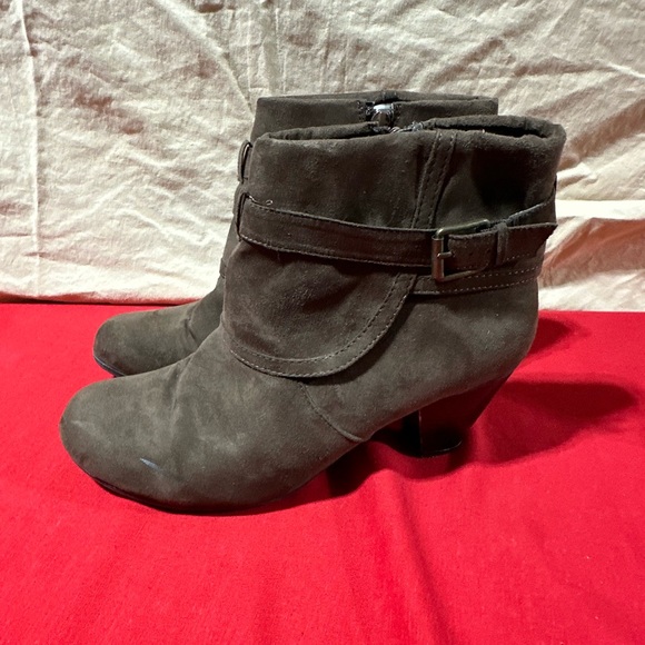 Solanz Brown Boots - Picture 2 of 9